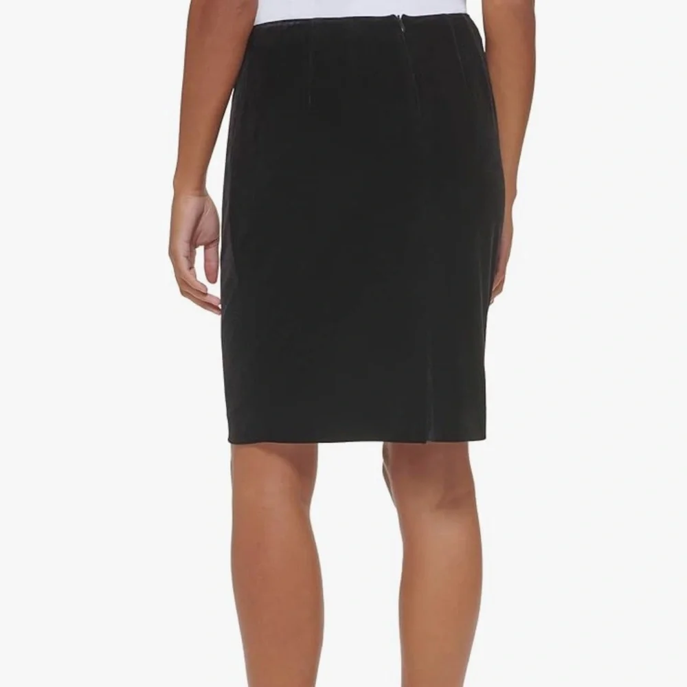 Calvin Klein Black Pencil Skirt: Timeless Elegance 📚🖋️ - Picture 3 of 16